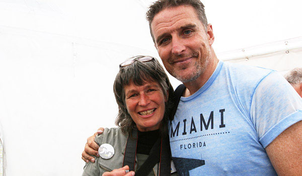 image of Gail receiving Jimmy's ring from Iolo Williams